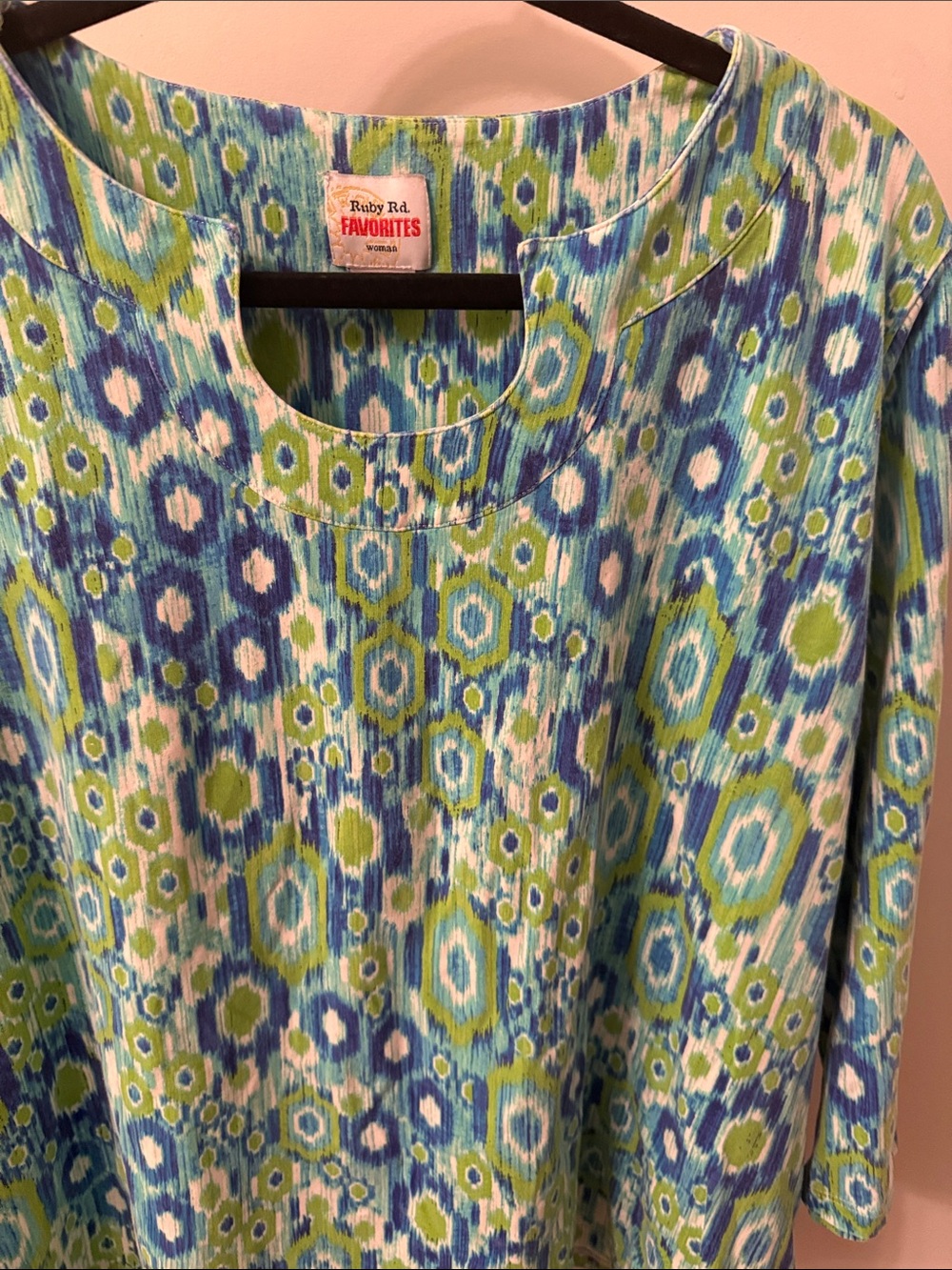 Ruby Reds Favorites, 2X blue-Green Patterned Women's Top Horseshoe neckline - Picture 4 of 5
